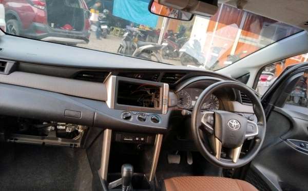 TOYOTA INNOVA