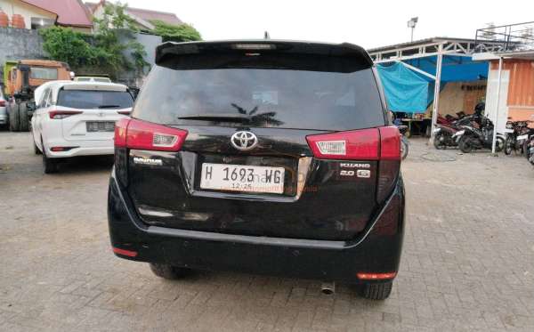 TOYOTA INNOVA