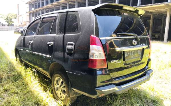 TOYOTA INNOVA
