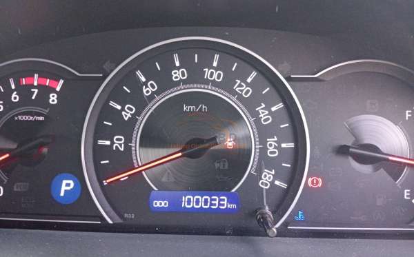 TOYOTA VOXY 2.0 AT