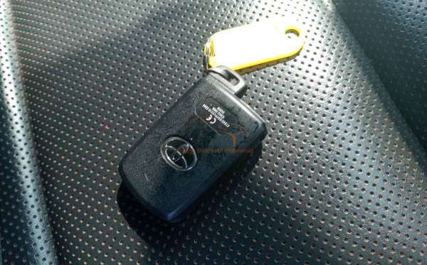TOYOTA VOXY 2.0 AT