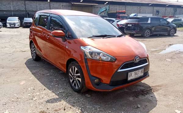 TOYOTA SIENTA 1.5V