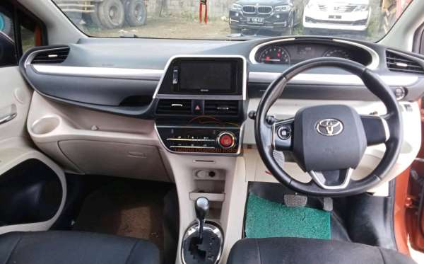 TOYOTA SIENTA 1.5V
