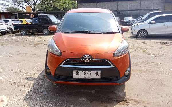 TOYOTA SIENTA 1.5V