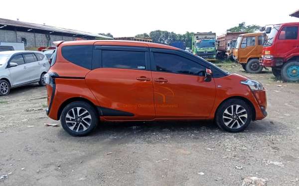 TOYOTA SIENTA 1.5V