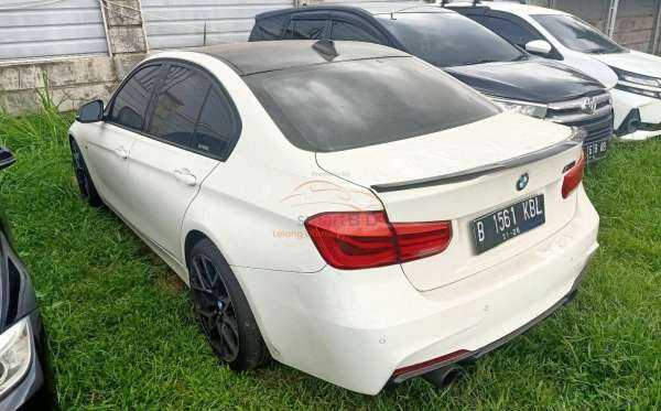 BMW 320I CKD AT