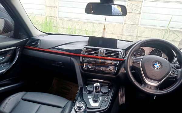 BMW 320I CKD AT
