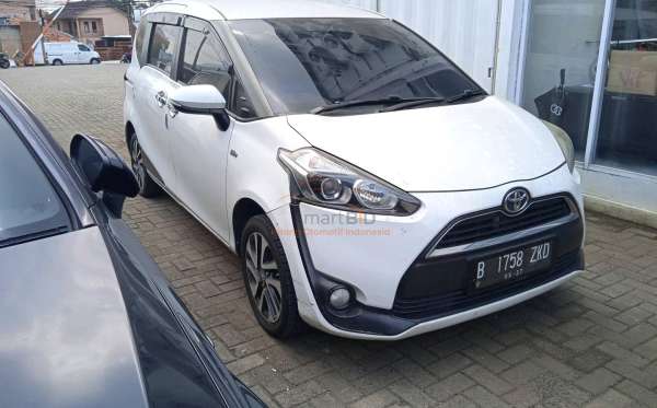 TOYOTA SIENTA 1.5V
