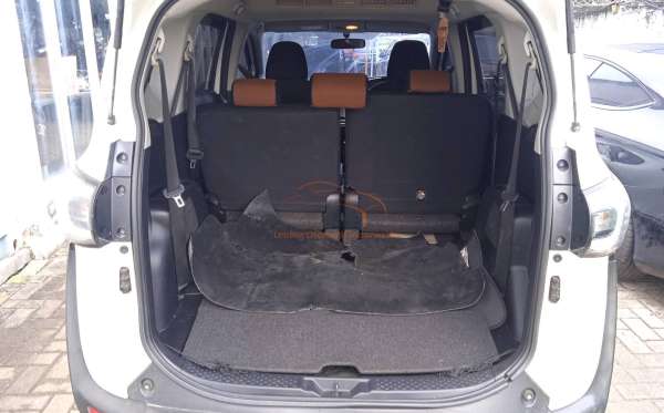 TOYOTA SIENTA 1.5V