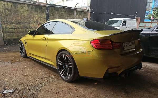 BMW M4 COUPE