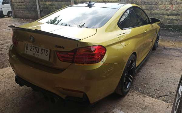 BMW M4 COUPE