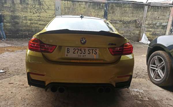 BMW M4 COUPE