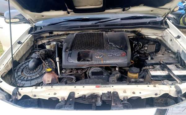 TOYOTA FORTUNER 2.5G AT