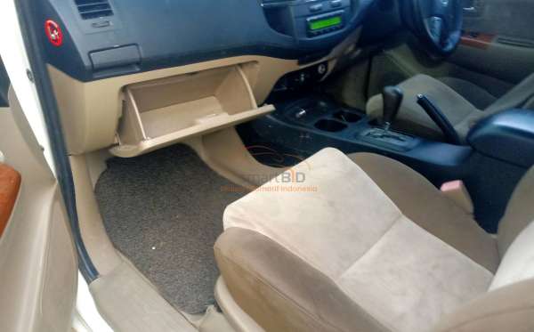 TOYOTA FORTUNER 2.5G AT