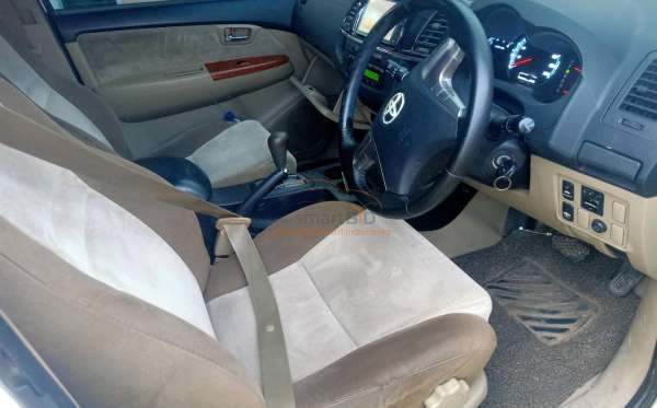 TOYOTA FORTUNER 2.5G AT