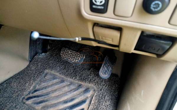 TOYOTA FORTUNER 2.5G AT