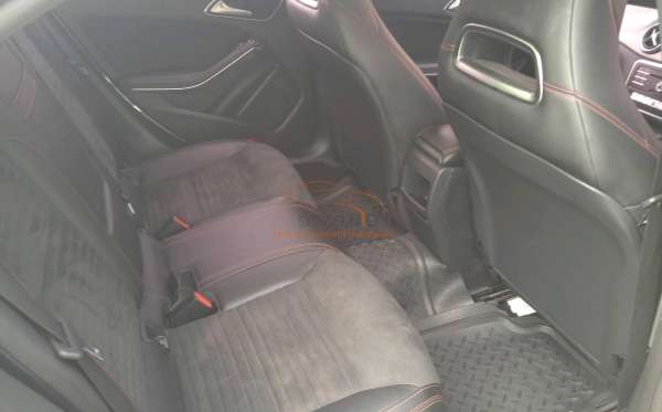 MERCEDES BENZ CLA 200