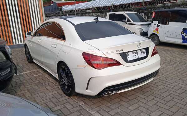 MERCEDES BENZ CLA 200