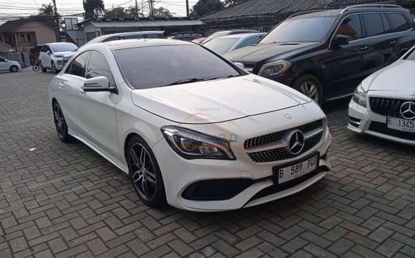 MERCEDES BENZ CLA 200