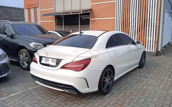 MERCEDES BENZ CLA 200
