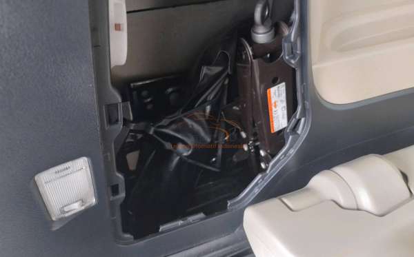 TOYOTA ALPHARD 2.5 G