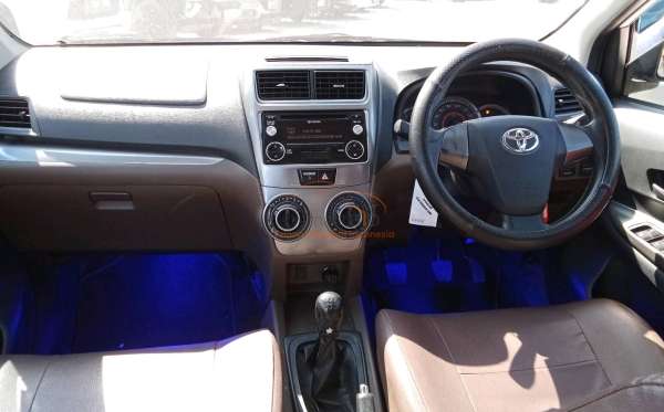 TOYOTA AVANZA