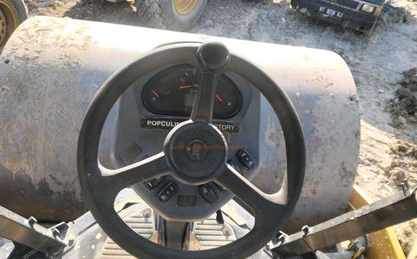 CATERPILLAR VIBROW ROLLER