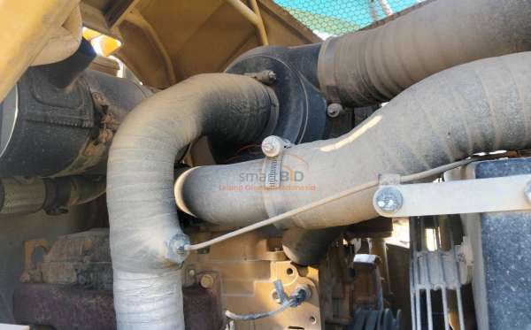 CATERPILLAR VIBROW ROLLER