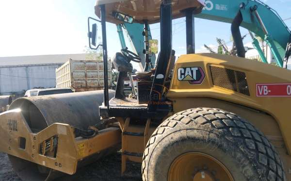 CATERPILLAR VIBROW ROLLER