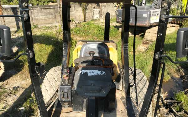 CATERPILLAR VIBROW ROLLER