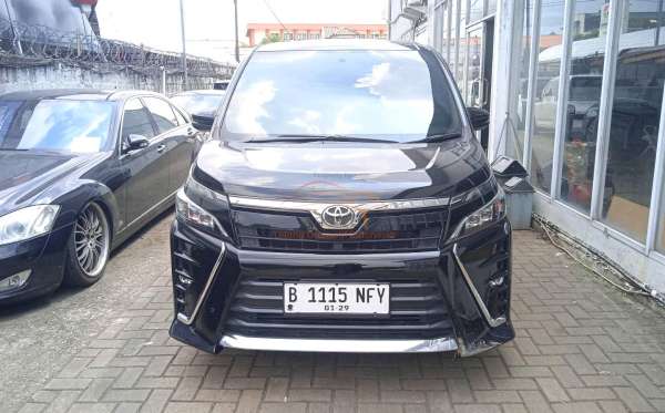 TOYOTA VOXY 2.0 AT