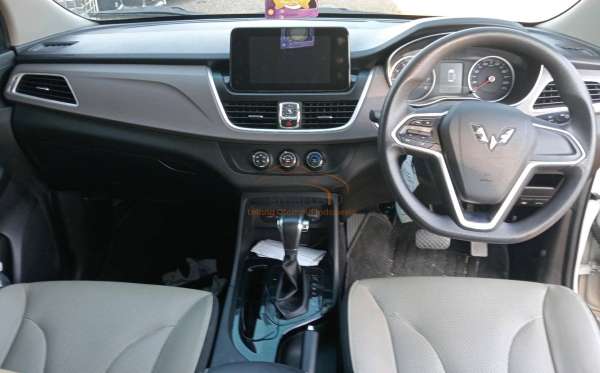 WULING CORTEZ 1.5 LUX