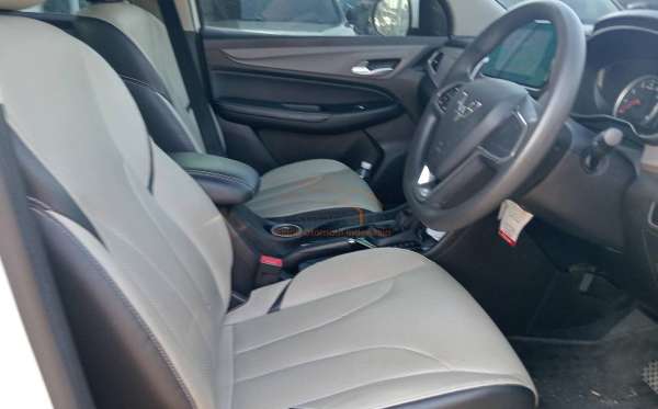 WULING CORTEZ 1.5 LUX