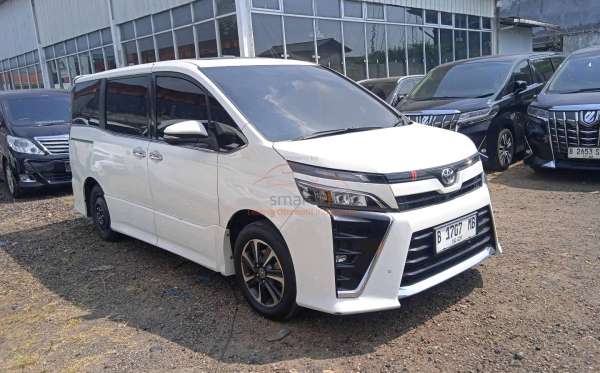 TOYOTA VOXY 2.0 AT