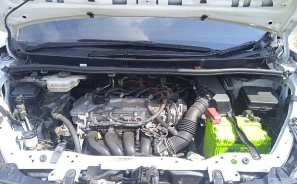 TOYOTA VOXY 2.0 AT