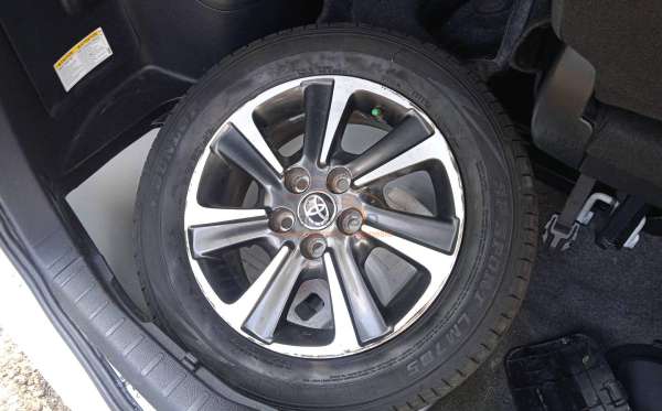 TOYOTA VOXY 2.0 AT
