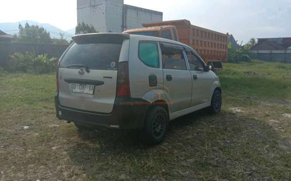 DAIHATSU XENIA