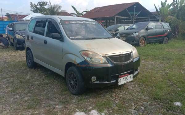 DAIHATSU XENIA