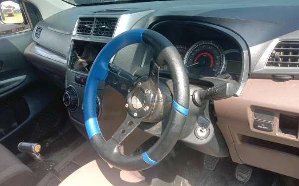TOYOTA AVANZA