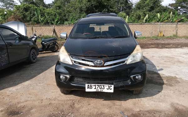 TOYOTA AVANZA