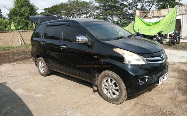 TOYOTA AVANZA