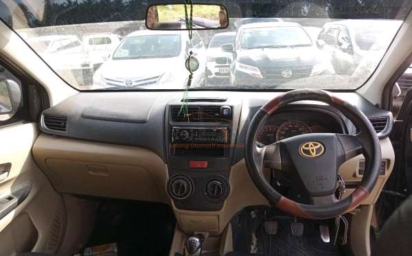 TOYOTA AVANZA