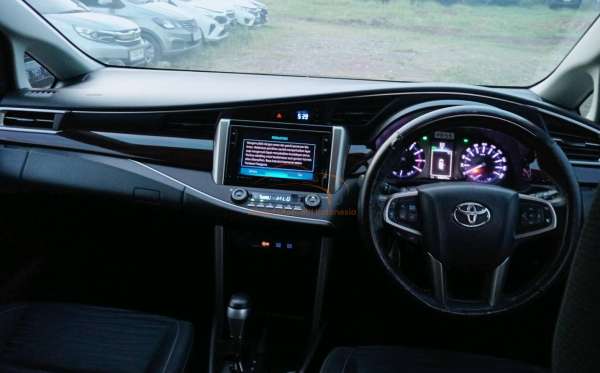 TOYOTA INNOVA  2.0 Q