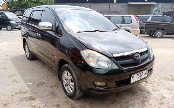 TOYOTA INNOVA V