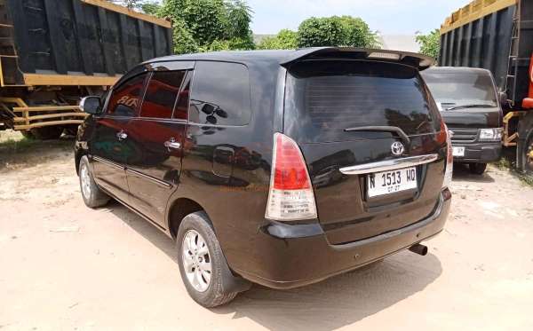 TOYOTA INNOVA V