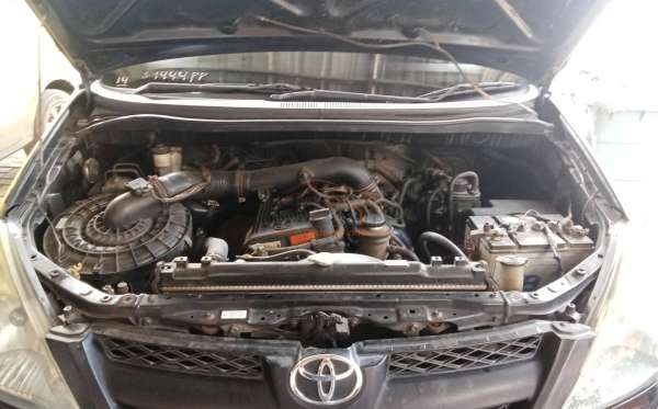 TOYOTA INNOVA V