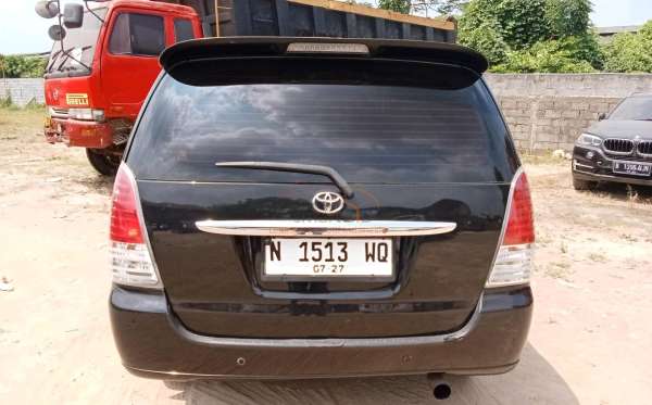 TOYOTA INNOVA V