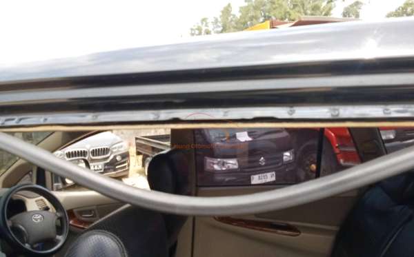 TOYOTA INNOVA V