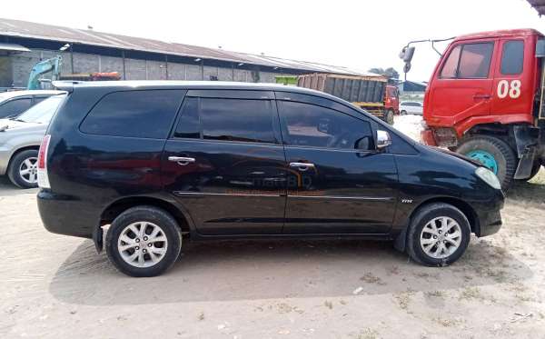 TOYOTA INNOVA V