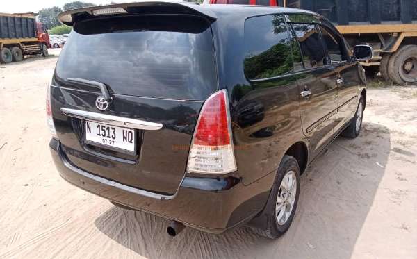 TOYOTA INNOVA V